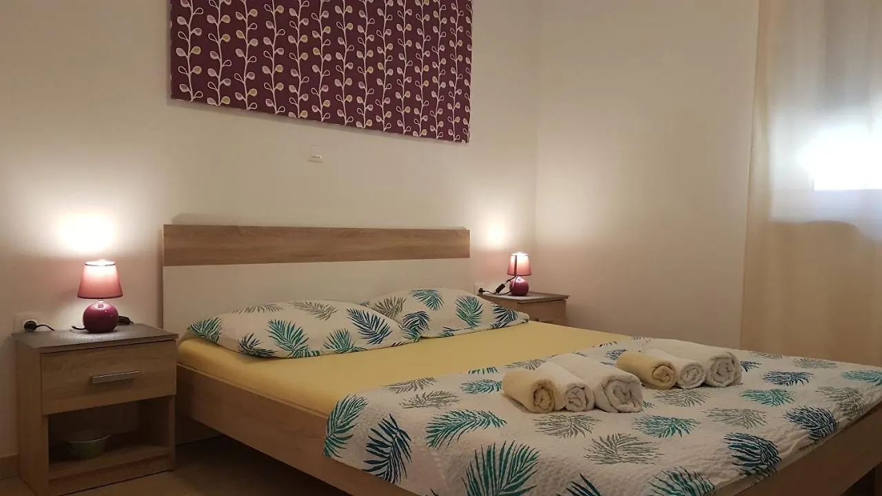 Apartments Brist Hills Pola