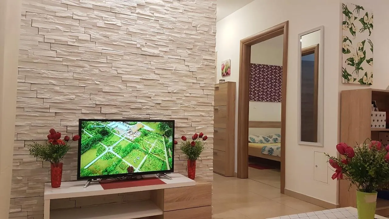 Apartments Brist Hills Pola