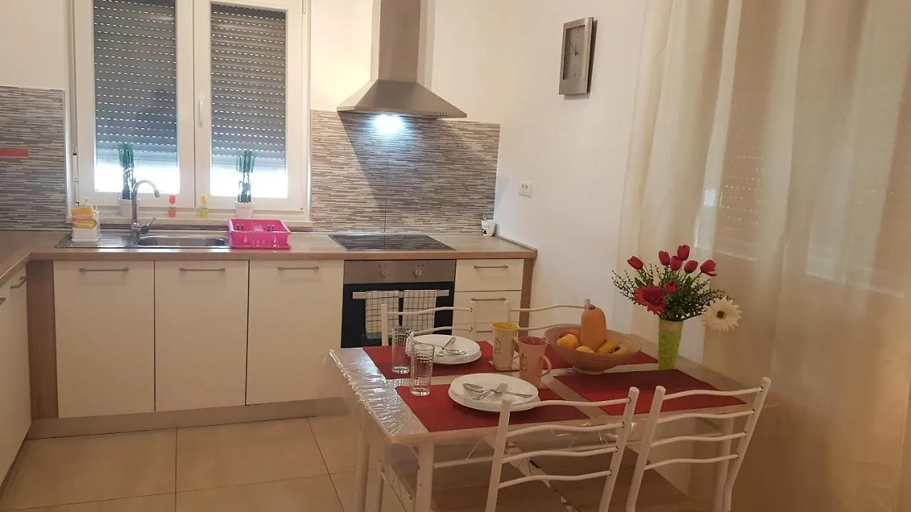 Apartments Brist Hills Pola